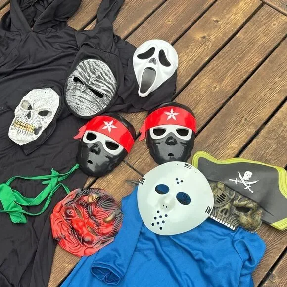 Halloween Costume Set with Masks and Robe - Picture 2 of 13